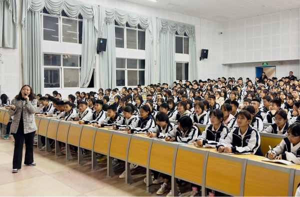 普洱市墨江县计划生育协会进学校开展“世界艾滋病日”主题宣讲活动2.png