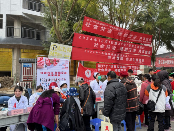 普洱市墨江县计生协联合多部门开展第37个“世界艾滋病日”集中宣传活动1.png