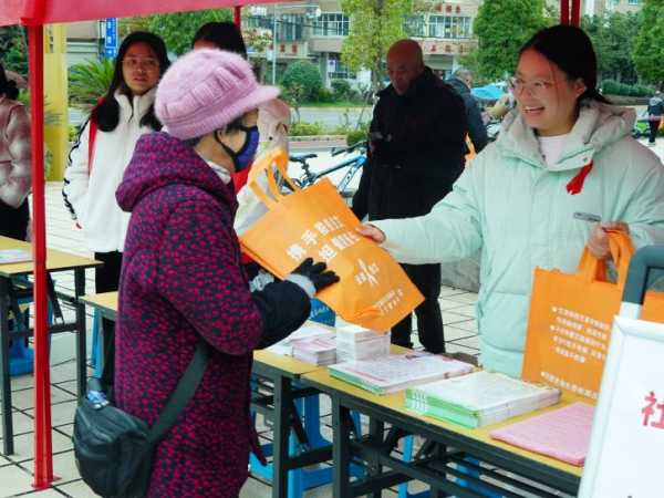 玉溪市澄江市计生协开展“倡导新型婚育文化2.png