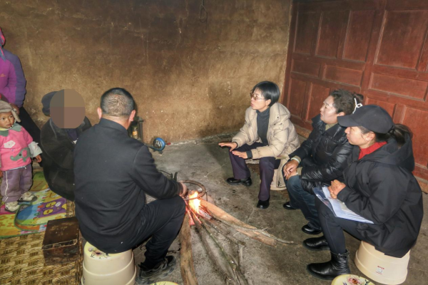 丽江市计生协联合市卫生健康委开展走访慰问困难计生家庭和计生特殊家庭活动1.png