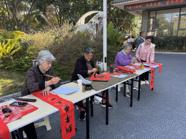 普洱市思茅区计生协对计生特殊家庭开展丰富多彩的暖心活动1.png