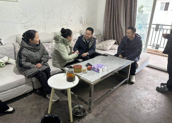 昭通市计生协联合绥江县开展走访慰问计生困难家庭活动1.png