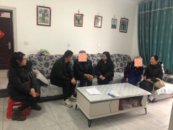 昭通市绥江县计生协开展春节走访慰问计生特殊家庭活动1.png