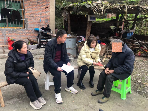 昭通市绥江县计生协开展春节走访慰问计生特殊家庭活动2.png