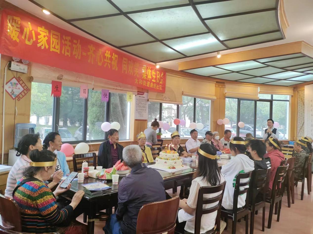曲靖市麒麟区太和街道曲烟社区“暖心家园”开展集体生日.jpg