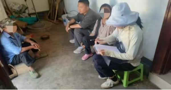 玉溪市新平县扬武镇计生协走访计生特殊家庭2.png