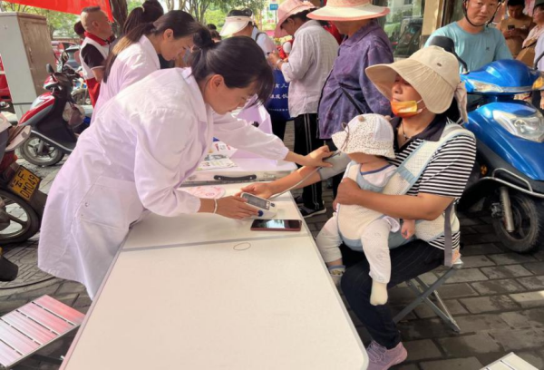 玉溪市新平县戛洒镇计生协开展“5.29会员活动日”宣传服务活动2.png