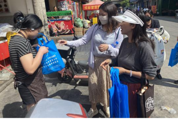 昆明市官渡区计生协开展“5·29会员活动日”宣传服务活动2.png