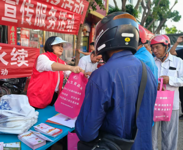 玉溪市新平县漠沙镇计生协组织开展“5·29会员活动日”宣传服务活动2.png