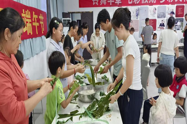 玉溪市新平县戛洒镇计生协“向日葵亲子小屋”开展“粽情端午 亲子同乐”亲子活动1.png