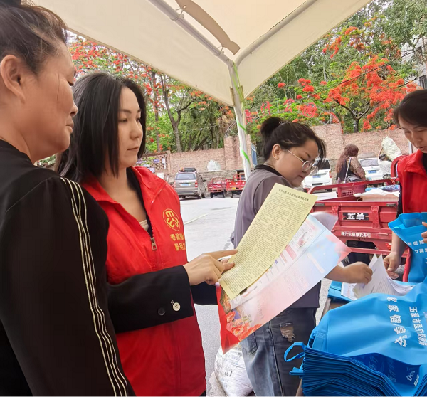 玉溪市易门县绿汁镇计生协开展“5·29会员活动日”宣传服务活动1.png