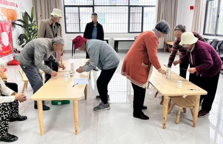 玉溪市江川区江城镇计生协开展“暖阳行动”支持小组活动——端午非遗·团扇留香2.png