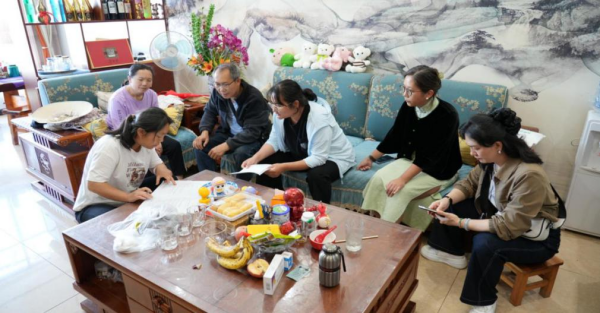 玉溪市易门县“家庭健康服务中心”项目点开展入户家庭健康指导和服务2.png