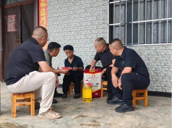 文山州计生协开展计划生育特殊家庭走访慰问活动2.png
