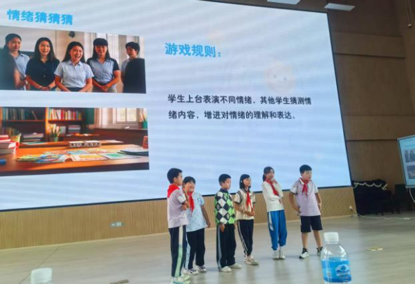 昆明市计生协进校园宣讲青春健康系列活动2.png