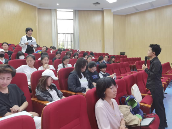 昆明市计生协联合相关单位进校园宣讲青春健康知识2.png