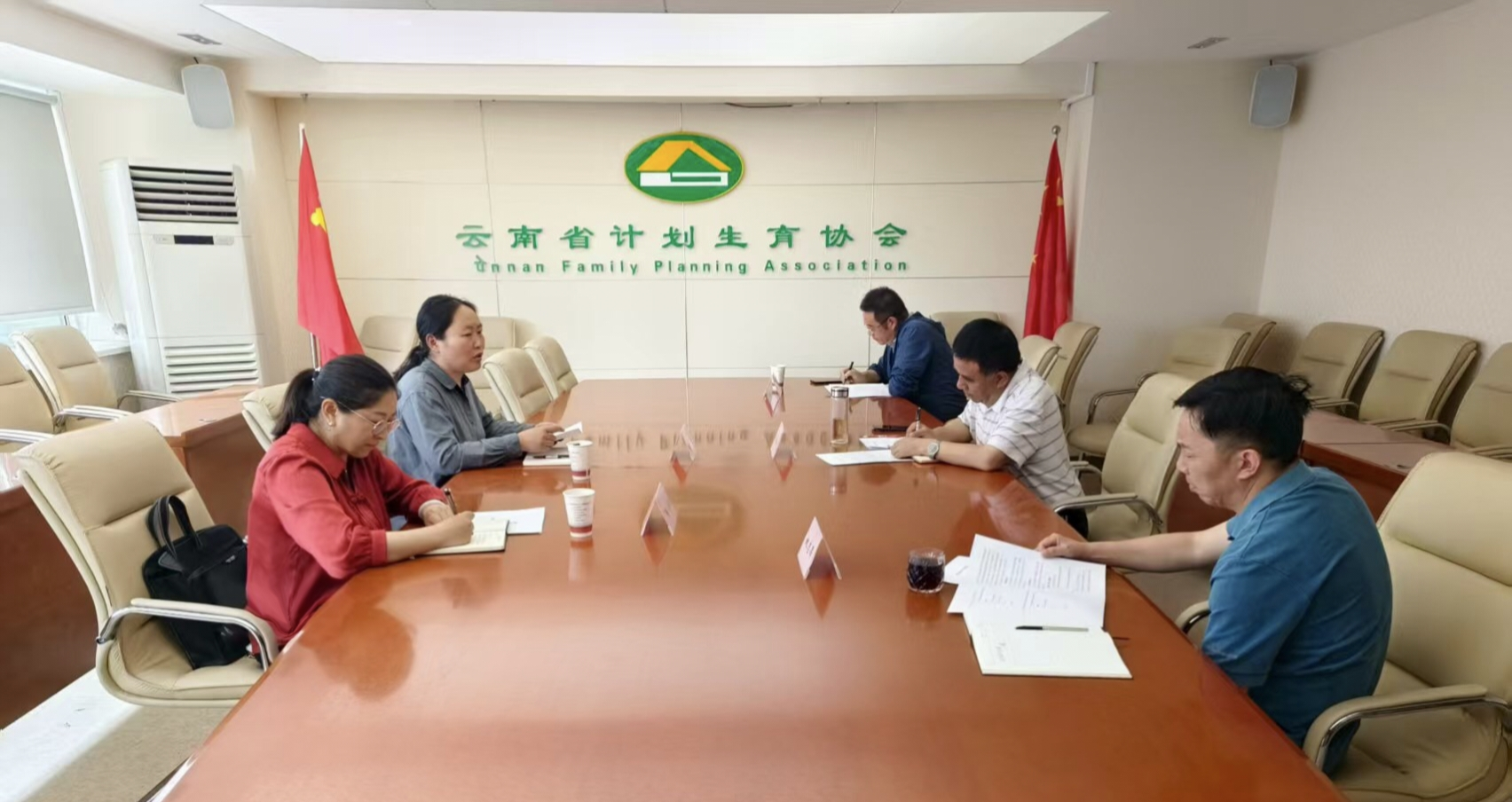 迪庆州计生协赴省计生协汇报工作.png