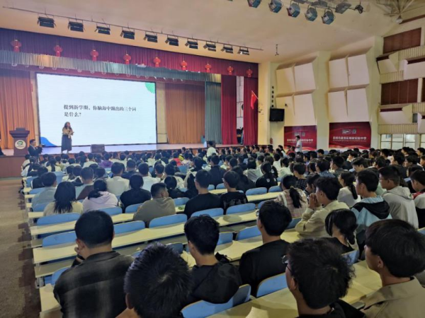 青春健康心智飞扬点亮梦想青春健康知识讲座走进盘龙区明致实验中学3.png