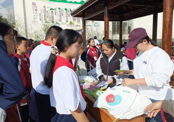 3、易门县计生协开展青春健康宣传教育活动1.png