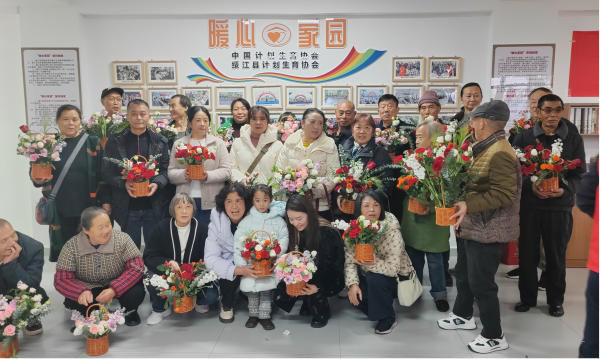 昭通市绥江县计生协开展暖心家园“温馨岁月·共庆生辰”集体庆生活动1.png