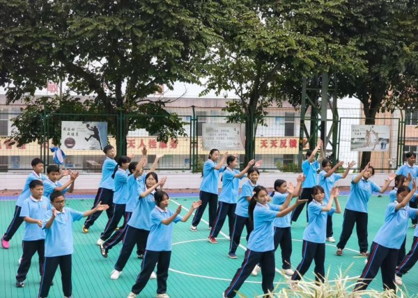 “青春健康生命之舞”校园课间操解锁青春健康新姿势2.jpg