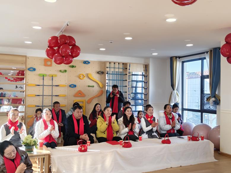 向日葵绽放雪域 亲子小屋暖万家1.png