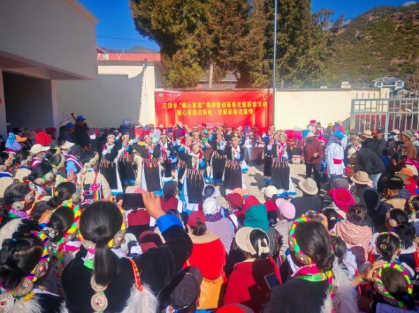 迪庆州香格里拉市计生协“暖心家园”揭牌仪式暨关爱计生特殊家庭新春联谊活动2.jpg